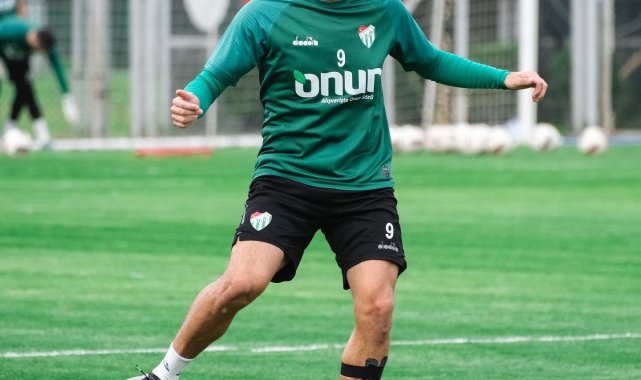 Bursaspor, pazar günü karşı karşıya geleceği Beyoğlu Yeni Çarşı maçının haz...