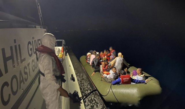 Çanakkale'nin Ayvacık ilçesi açıklarında Sahil Güvenlik Komutanlığı eki...