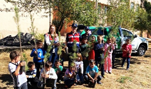 Çankırı'da jandarma ekipleri öğrencilere çevre bilincini aşılamak için ...