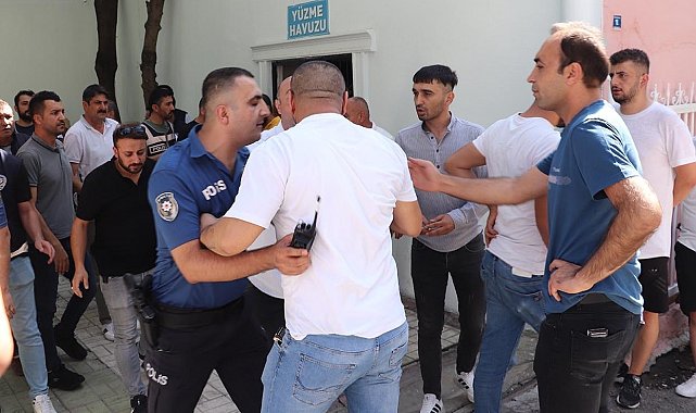 CHP Siirt İl Kongresi'nde Sandalyeler Havada Uçtu, Kavga Anları Yaşandı