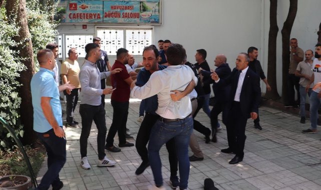 CHP Siirt İl Kongresi'nde yaşanan arbedede sandalyeler havada uçuştu. T...