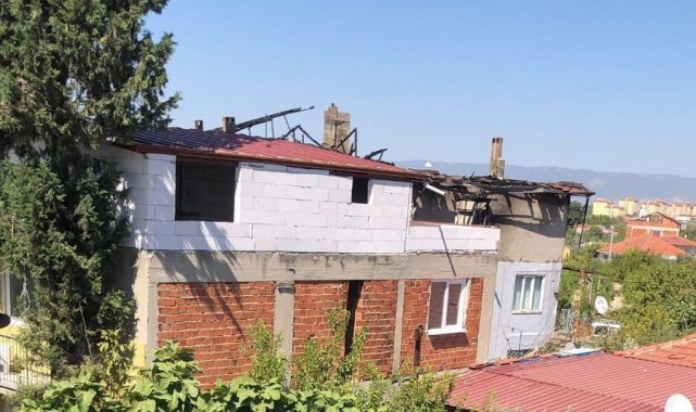 Denizli'de ocakta unutulan yağın alev alması sonucu