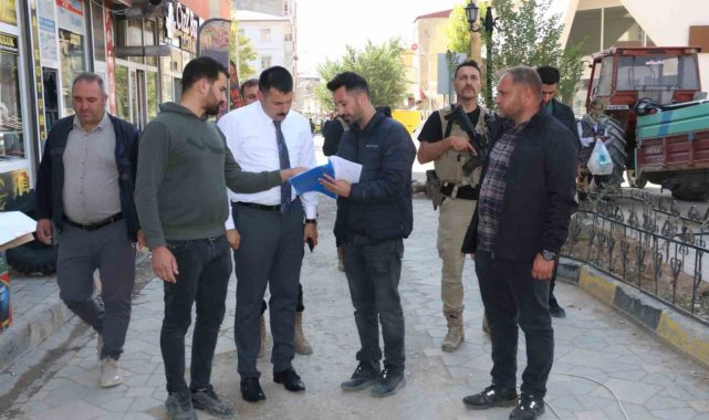 Diyadin Belediyesi, ilçenin iki önemli caddesinde yol çalışması başlattı. İ...