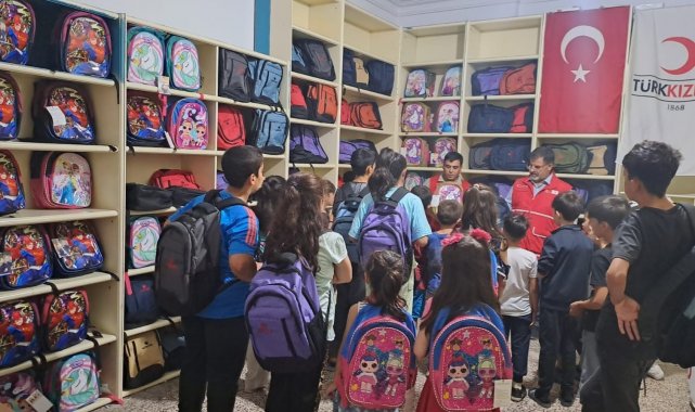 Diyarbakır'da Türk Kızılay Sur Şubesi tarafından yetim ve ihtiyaç sahib...