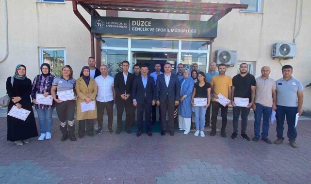 Düzce Gençlik ve Spor İl Müdürü İsa Yazıcı, 18 başarılı personeline teşekkü...
