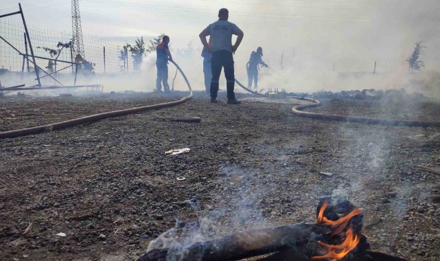 Edirne'nin Keşan ilçesinde, bir depoda çıkan yangın büyümeden söndürüld...