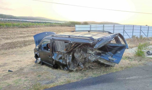 Edirne'nin Keşan ilçesinde, panelvan ile otomobilin çarpıştığı feci kaz...