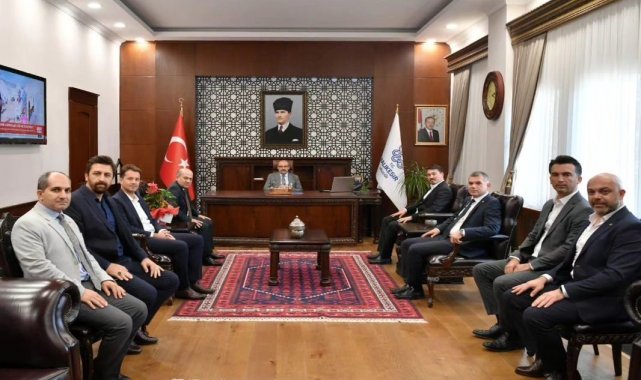 Edremit Ticaret Odası yönetimi, Balıkesir Valisi İsmail Ustaoğlu'nu mak...
