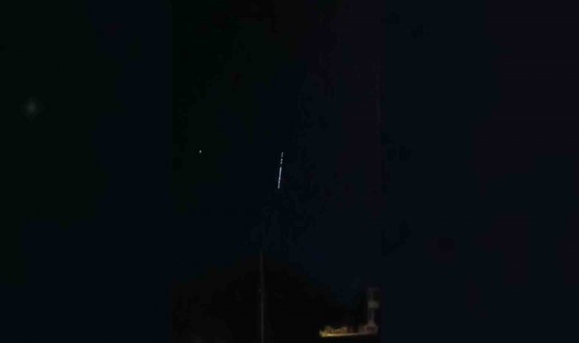 Elon Musk'a ait Starlink uydularının zincir şeklindeki geçişi Erzincan ...