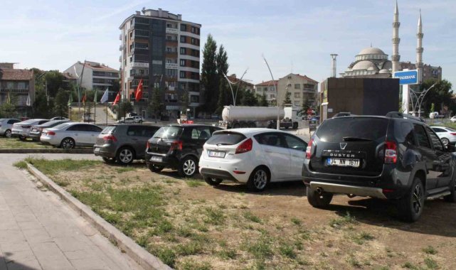 Enflasyon ve Kredi Krizi İkinci El Araç Piyasasını Etkiliyor: Alım Fırsatları Devam Ediyor