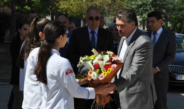 Eskişehir'de Odunpazarı Kaymakamı Ömer Ulu, Gazi Mesleki ve Teknik Anad...