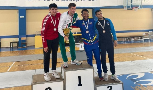 Eskrimci Tolga Aslan, Bulgaristan'ın başkenti Sofya'da düzenlenen S...