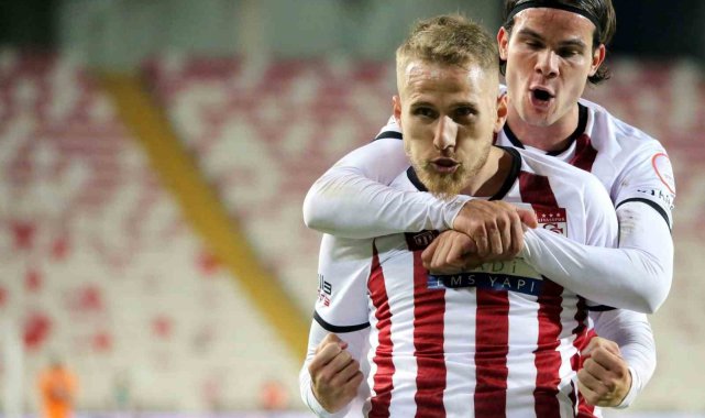 EY Sivasspor'un futbolcusu Samu Saiz, MKE Ankaragücü ile oynanan müsaba...
