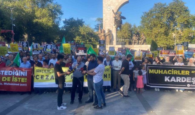 Fatih'te ÖZGÜR-DER üyeleri tarafından "Irkçılığa Karşı Kardeşliği ...