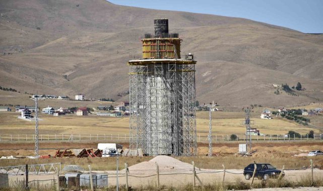 Gümüşhane Valisi Alper Tanrısever, planlandığı tarihte bitirilirse Türkiye&...