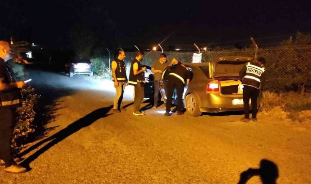 Hatay'ın Dörtyol ilçesinde polis ekipleri tarafından kentin birçok nokt...