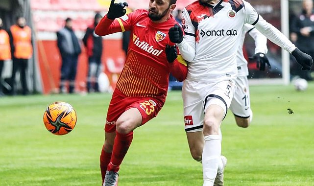 İlhan Parlak futbolu bıraktı