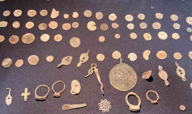 Isparta'da gerçekleştirilen kaçakçılık operasyonunda çok sayıda tarihi ...