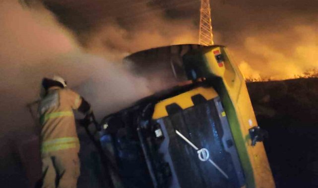 İzmir'in Aliağa ilçesinde bu sabah Yeni Foça yolu fabrikalar bölgesinde...