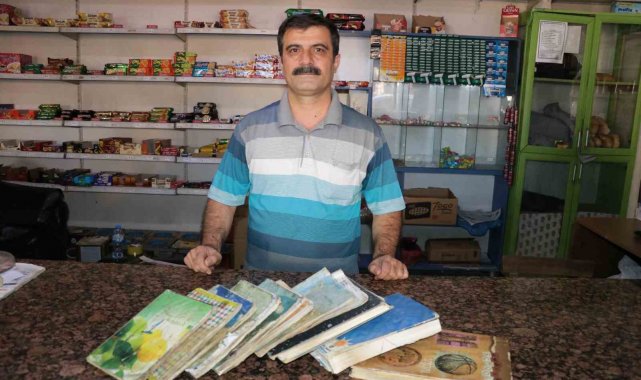 Kahramanmaraş'ta bir esnaf, yaklaşık 10 yıldır veresiye defterlerini at...