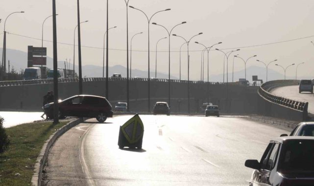 Kahramanmaraş'ta meydana gelen trafik kazası sonrası yol ortasında kala...
