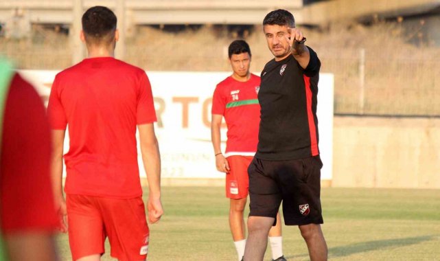 Karşıyaka Teknik Direktörü Ersin Aka, ligdeki ilk iki maçını galibiyetle ge...