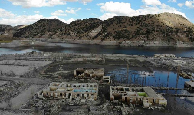 Kars'ta baraj kapaklarının açılması ve su seviyesinin yaklaşık 25 metre...