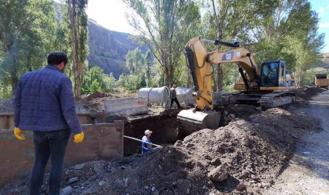 Kars'ta temeli dönemin Tarım ve Orman Bakanı Prof. Dr. Vahit Kirişçi ta...