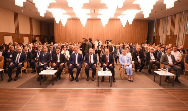 Kastamonu'da düzenlenen "Her Yönüyle Kentsel Dönüşüm, Akıllı Şehir...