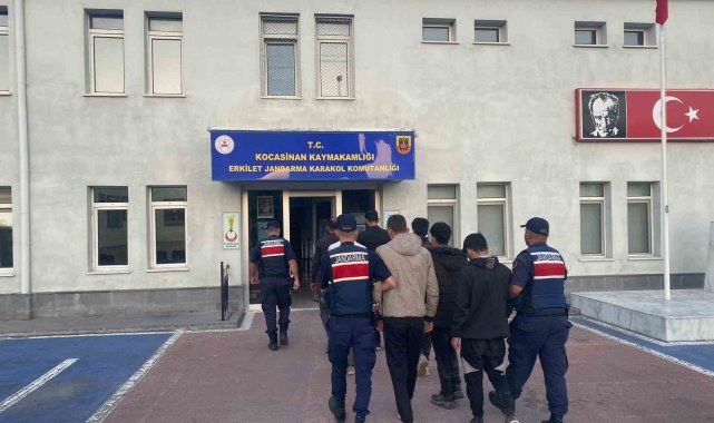 Kayseri İl Jandarma Komutanlığı ekiplerince yapılan çalışmalarda 7 düzensiz...