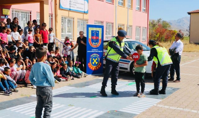Kayseri'de jandarma ekipleri tarafından 'Trafik Dedektifleri Projes...