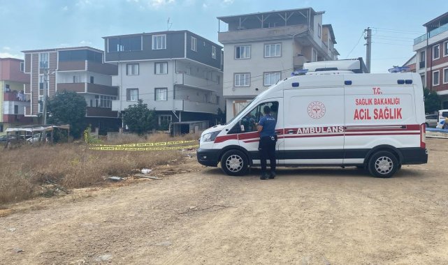 Kocaeli'nin Darıca ilçesinde bir şüpheli, önce eşini sonra da kendini b...