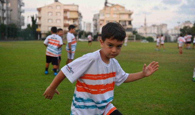 Konyaaltı Belediyesi tarafından yetişkinlere ve çocuklara yönelik gerçekleş...