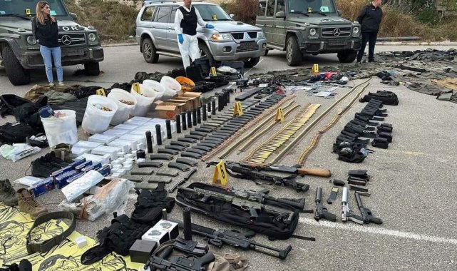 Kosova'nın kuzeyinde silahlı Sırp grup ile polis arasında dünden bu yan...