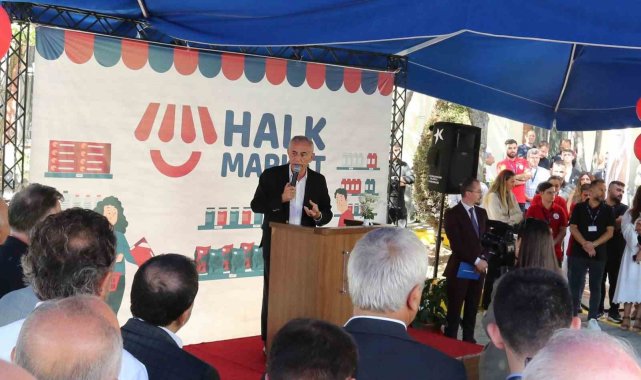 Küçükçekmece Belediyesi, ihtiyaç sahiplerinin temel gıda ve hijyen ihtiyaçl...