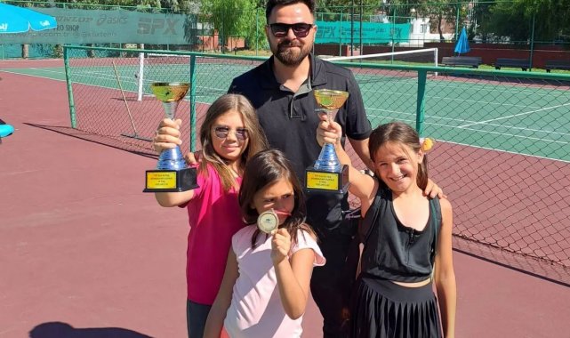 Kütahya Gençlik ve Spor İl Müdürlüğü sporcuları Türkiye Tenis Federasyonunu...