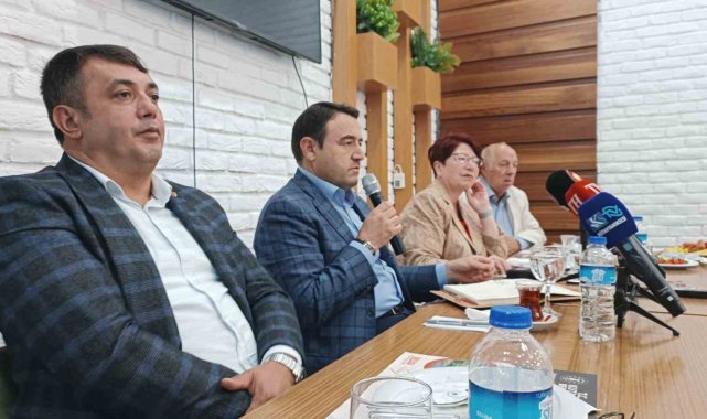 Kütahya Valisi Musa Işın, il merkezi ve ilçelerde görev yapan basın mensupl...