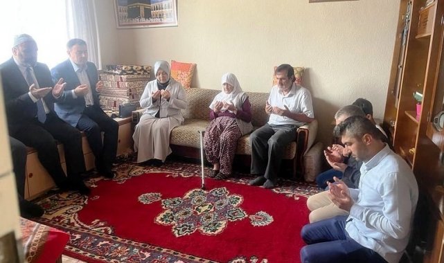 Kütahya Valisi Musa Işın ve eşi Tuba Işın, 30 Ağustos'ta meydana gelen ...