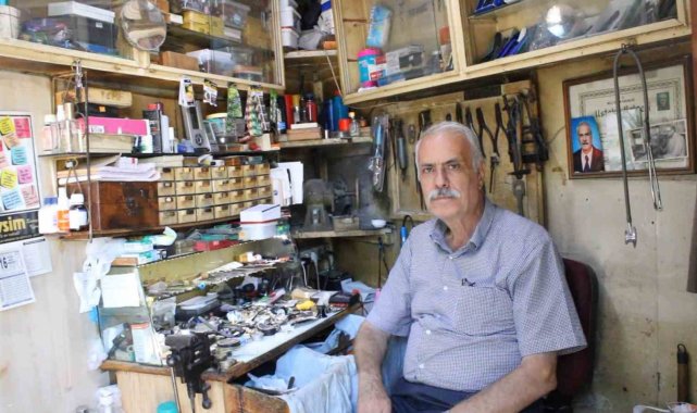 Kütahya'nın tarihi Saman Pazarı Çarşısında dedesinden kalan 2 metrekare...