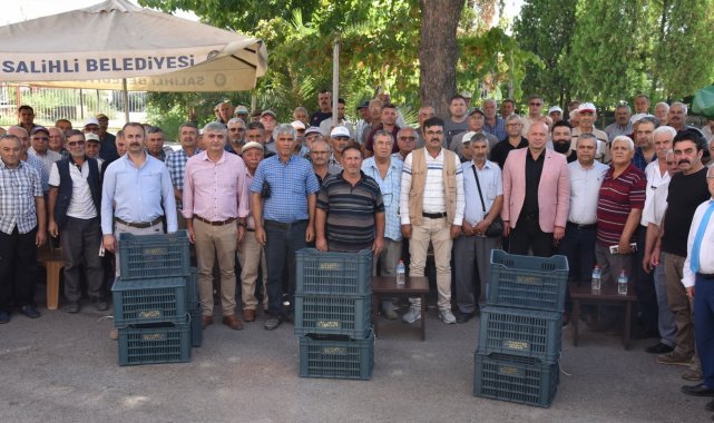 Manisa Büyükşehir Belediyesi, kısa süre önce başlattığı 'Meyve Üreticil...