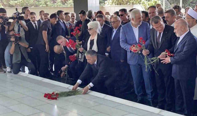 Merhum Başbakan Adnan Menderes, Dışişleri Bakanı Fatin Rüştü Zorlu ve Maliy...