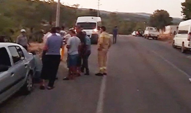 Mersin'in Erdemli ilçesinde otomobilin yoldan çıkıp kayaya çarpması son...