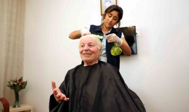 Mersin'in merkez ilçe Akdeniz Belediye Başkanı Mustafa Gültak'ın gö...