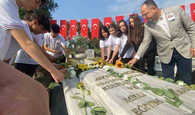 Milli Eğitim ve Kültür Eski Bakanı Avni Akyol, vefatının 24. yıldönümünde k...