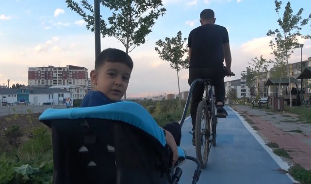 Muş'ta yaşayan Maden Arama Teknikeri Engin Akalın, oğlunu parkta rahat ...