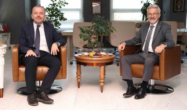 Nilüfer Belediye Başkanı Turgay Erdem'i ziyaret eden Nilüfer Kaymakamı ...