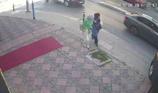 Pendik'te otomobil içerisindeki şahıs ya da şahıslarca tarafından bir b...