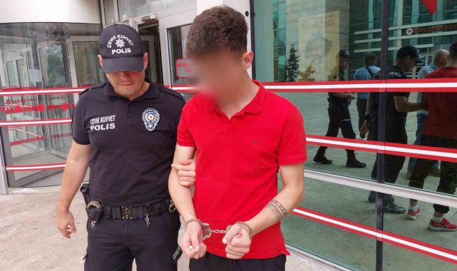 Samsun'da uyuşturucu ticaretinden gözaltına alınan 1 kişi tutuklanırken...