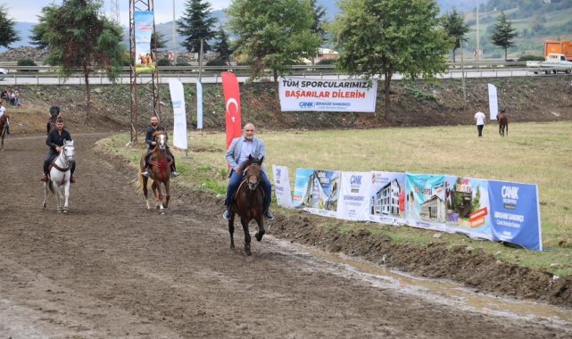 Samsun'un Canik Belediyesi tarafından düzenlenen 'Rahvan At Yarışla...
