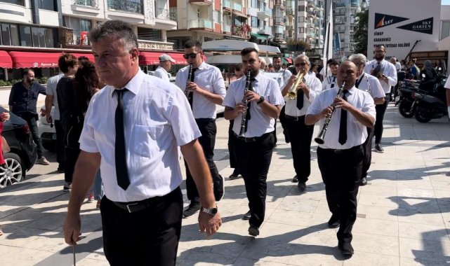 Sinop'ta düzenlenen yelkenci yetiştirme programında sporcu lisansı alma...